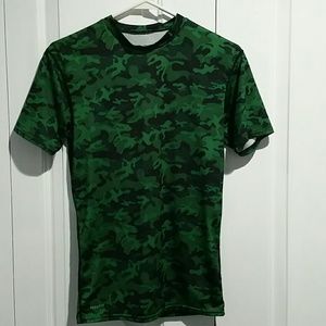 CLEARANCE /Make an offer! Nike Boys FitDry shirt Sz M